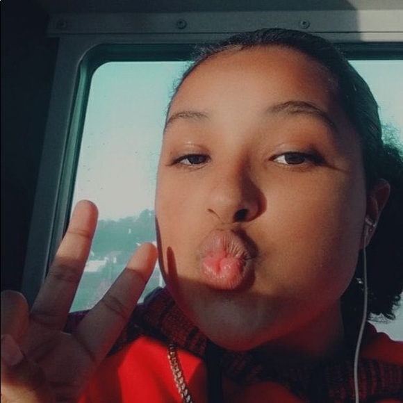 Meet your Posher, Tavia - Picture 1 of 1